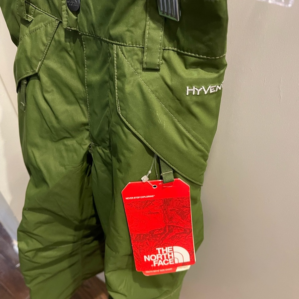 Army Green North Face Hyvent ski/snowboard/snow pants. Little kids size 5 pants